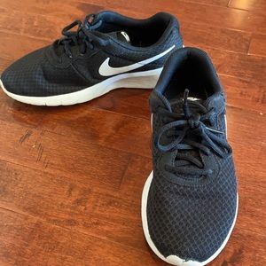 VGUC Nike Black Tanjun